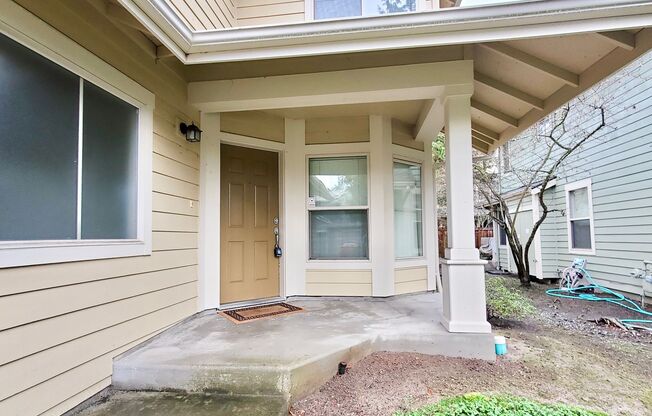 Remodeled Townhome in the Heart of Redmond – Prime Location & Modern Comfort