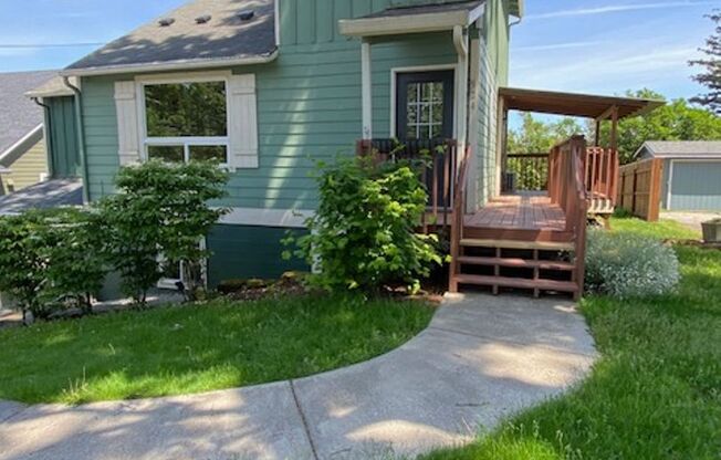 Updated Camas Townhome