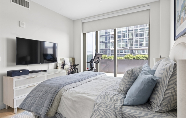 1 bed, 1 bath, 693 sqft, $6,000, Unit 520