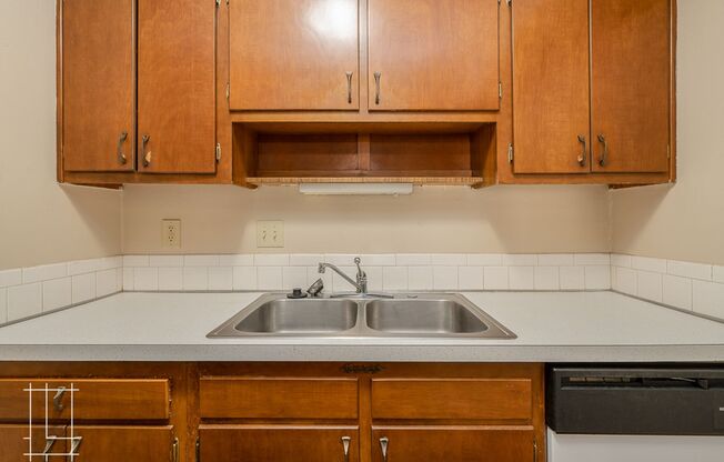 2 beds, 1.5 baths, $1,350, Unit 791 E Thurber Dr Apt. G