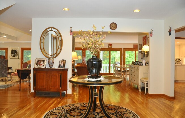 4 CRESTVIEW LN