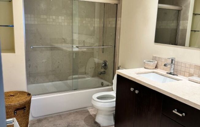 2/2 SUNNY ISLES