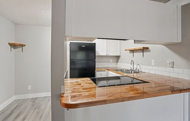 1 bed, 1 bath, 600 sqft, $1,375, Unit D27