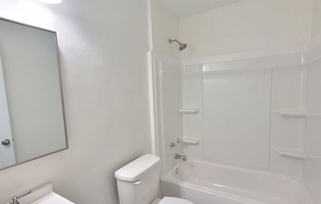 2 beds, 1 bath, 750 sqft, $1,045, Unit Unit B