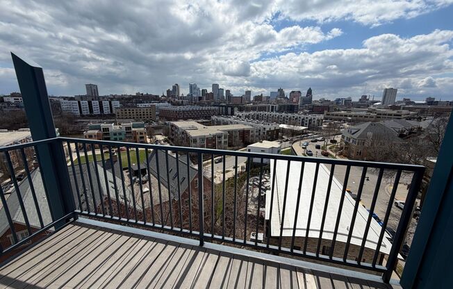 2 beds, 1 bath, 990 sqft, $1,900, Unit 601