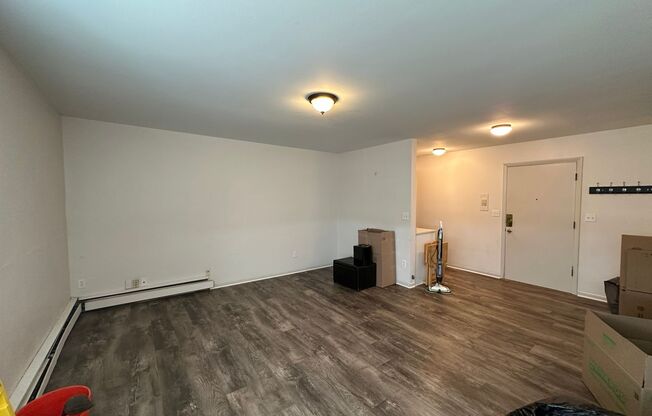 3 beds, 1 bath, $1,625, Unit 308