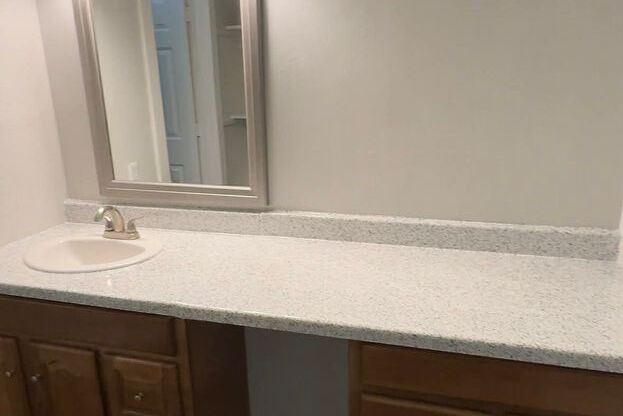 2 beds, 2 baths, 931 sqft, $1,123, Unit 02-0210