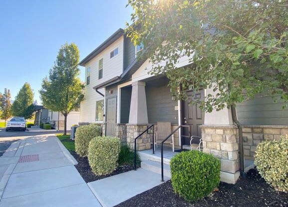 Courtyard Garden Space at Talavera at the Junction Apartments & Townhomes, Midvale, 84047