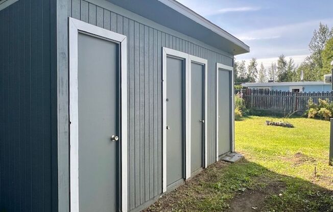 Midtown 3 Bed Apt. w/ 2 Car Garage