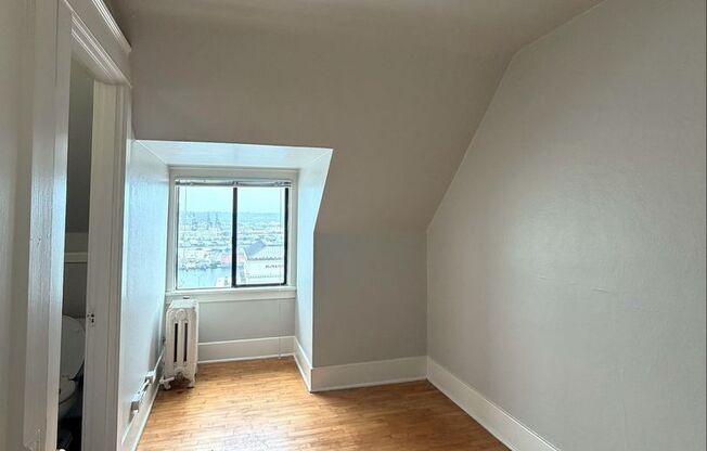 1 bed, 1 bath, 574 sqft, $1,275, Unit 401