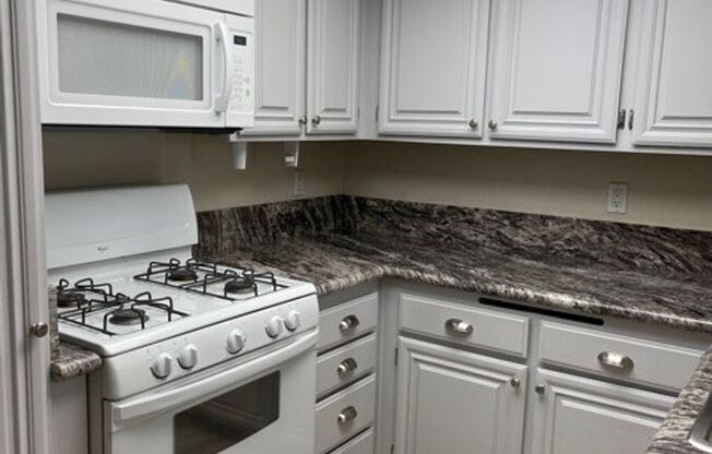 2 beds, 2 baths, $2,495, Unit Unit 390