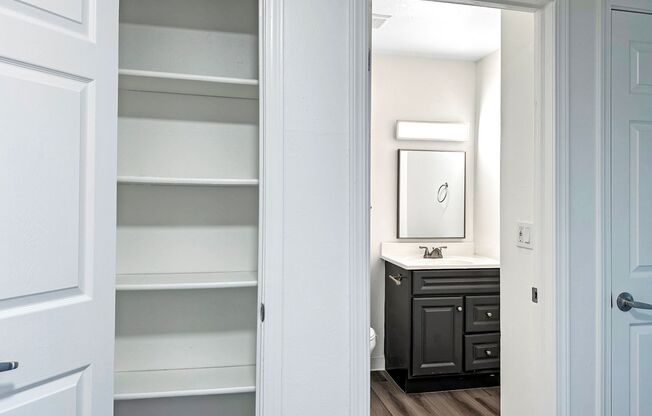 3 beds, 1 bath, 800 sqft, $1,595, Unit 51