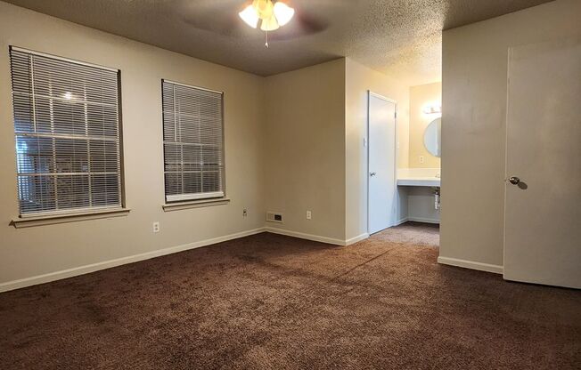 3 beds, 2.5 baths, 1,450 sqft, $950, Unit 37