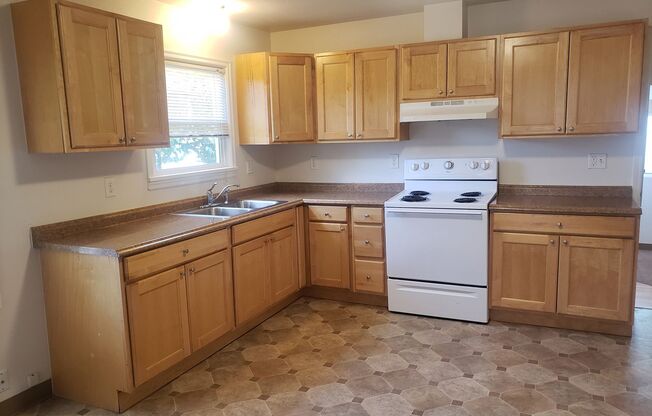 3 beds, 1 bath, $2,095