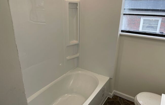 3 beds, 1 bath, $995