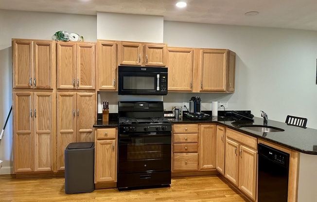 1 bed, 800 sqft, $2,400, Unit 2