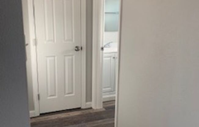 3 beds, 1 bath, 988 sqft, $3,095, Unit 028