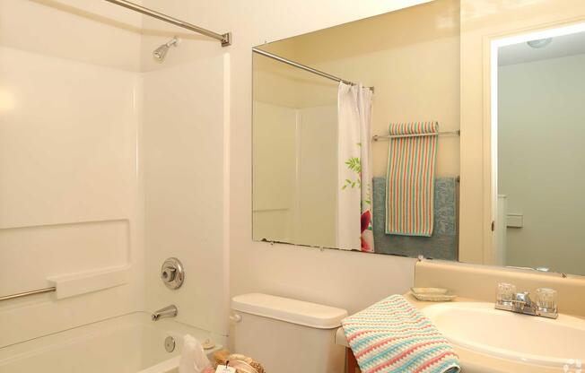 3 beds, 2 baths, 1,096 sqft, $1,550