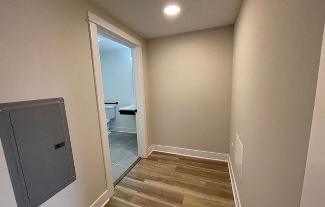1 bed, 1 bath, 693 sqft, $1,999, Unit 102