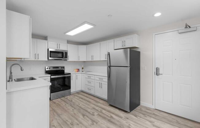 Studio, 1 bath, 384 sqft, $1,680