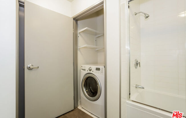1 bed, 1 bath, 855 sqft, $2,500, Unit 343