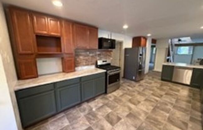 3BED2BATH - NEWLY REMODELED WITH 3,000+ sq. ft. SHOP GARAGE, LARGE YARD, WASHER/DRYER HOOKUPS