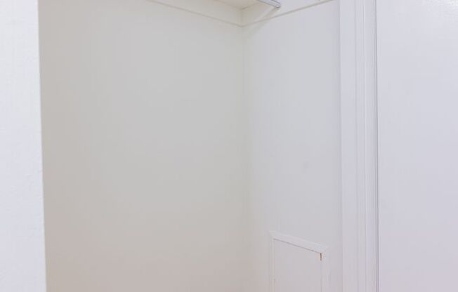 Studio, 1 bath, 375 sqft, $1,995, Unit 4