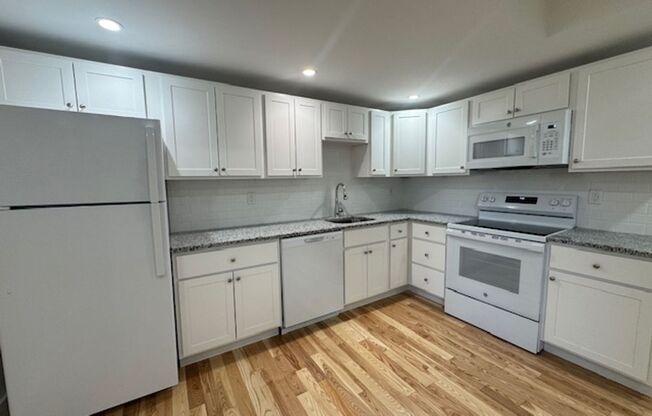 2 beds, 1 bath, 750 sqft, $2,099, Unit 5635 Hobart St. #22