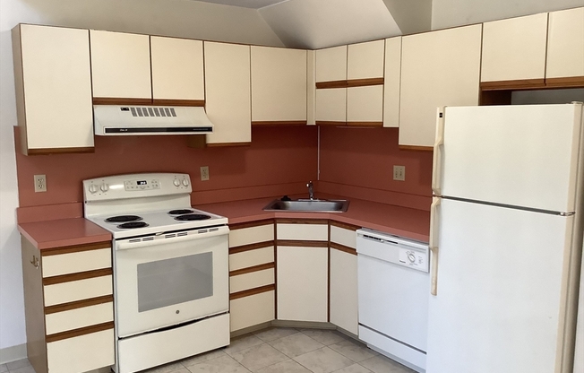 1 bed, 2 baths, 1,300 sqft, $2,095, Unit 402