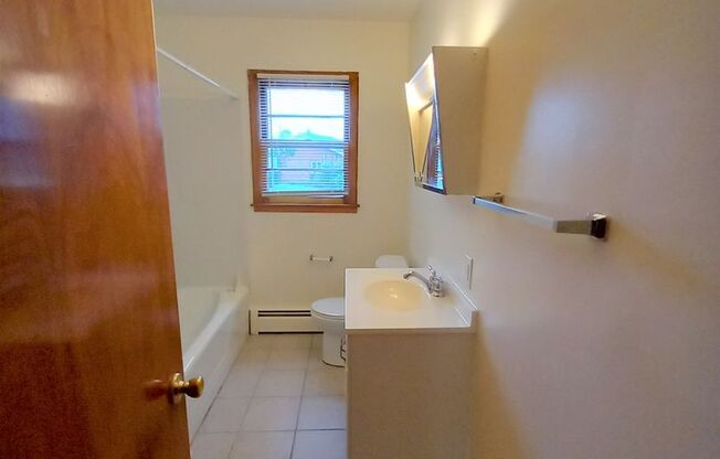 2 beds, 1 bath, 903 sqft, $1,290, Unit A-1