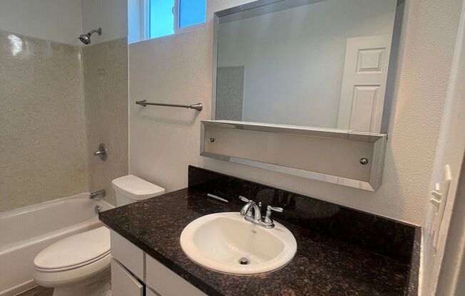 2 beds, 1 bath, 950 sqft, $2,195, Unit 3636-L