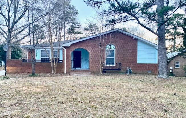 Nice quiet neighborhood -3 bed,2 bath brick ranch, fence yard  minutes to Uptown