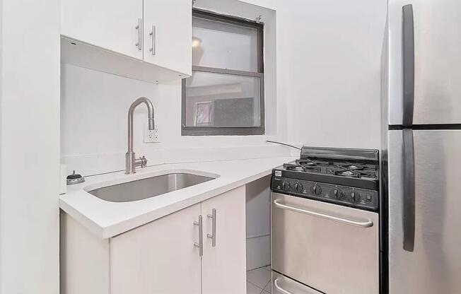 239 W 20 ST