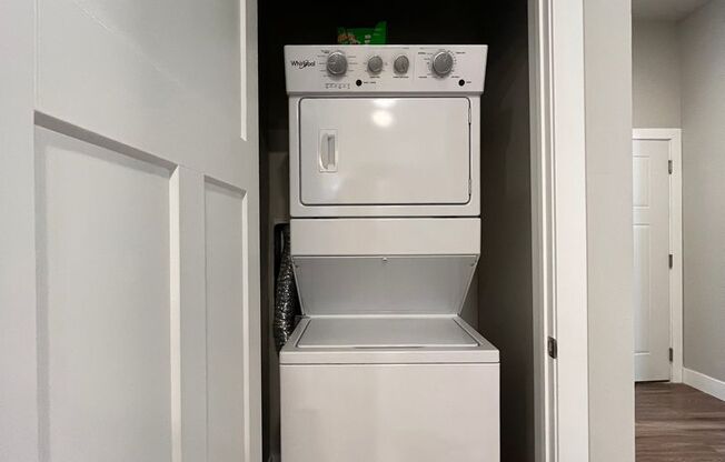 2 beds, 2 baths, 910 sqft, $1,550