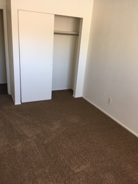 2 beds, 1 bath, 800 sqft, $1,105, Unit 06A