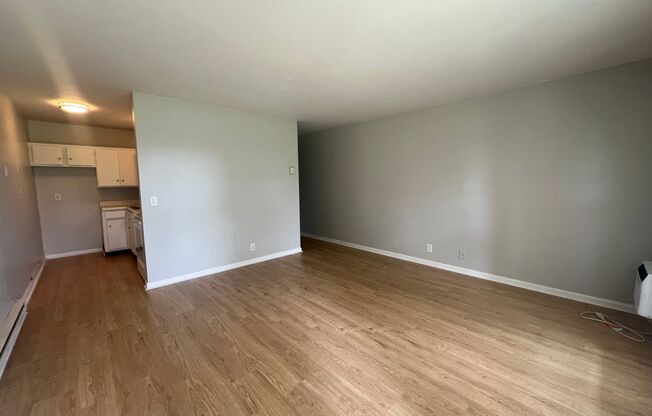 1 bed, 1 bath, 560 sqft, $1,135, Unit 6