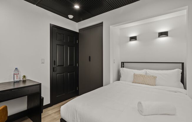 A 5 bedroom, 4 bathroom Fully Furnished Apartment at 1517 1/2 Selby Ave.