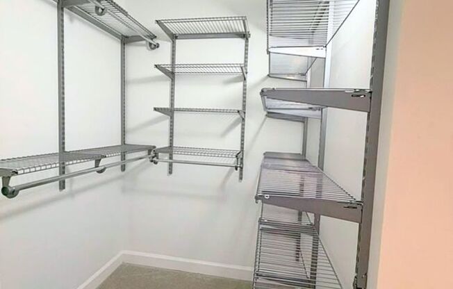 2 beds, 2 baths, 1,039 sqft, $1,935, Unit 606-206