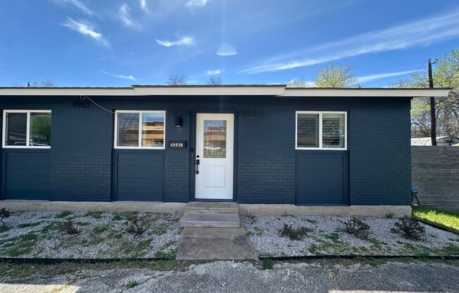 Darling Duplex Unit Single Story 2 Bedrooms 1 Bathroom for Rent in Central Austin!
