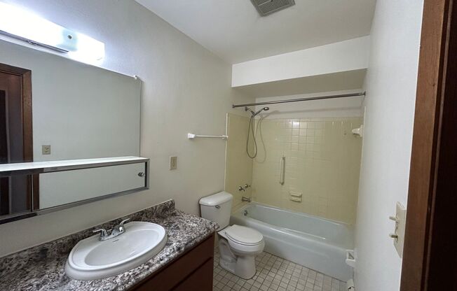 2 beds, 1 bath, $955, Unit 1851-206