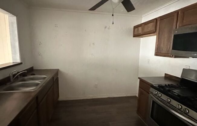 3 beds, 2 baths, $1,195