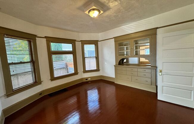 3 beds, 1 bath, $2,722