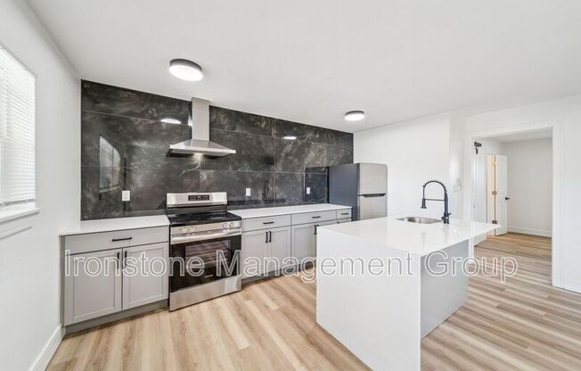 1314 S QUINCY AVE