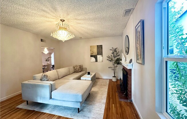 6 beds, 4 baths, 3,146 sqft, $4,800