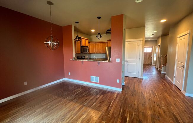 3 beds, 2.5 baths, $2,300, Unit UNIT B