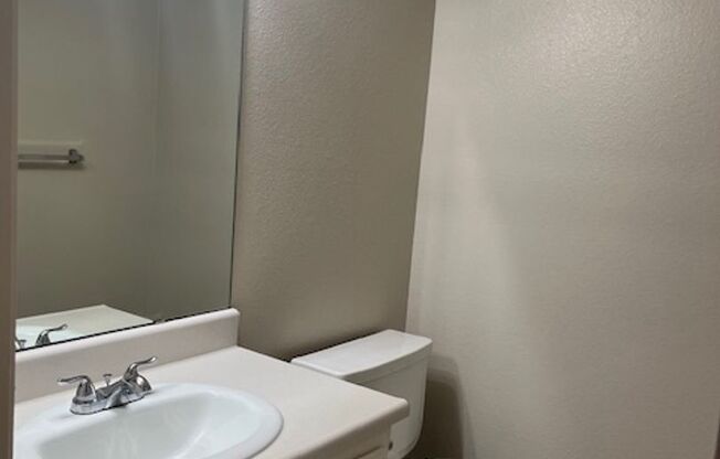 2 beds, 2 baths, 975 sqft, $1,675, Unit 817-60