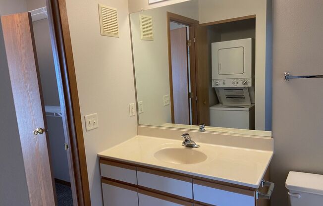 2 beds, 1 bath, 825 sqft, $1,005, Unit 321S