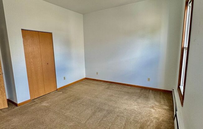 3 beds, 1 bath, $1,650, Unit 1