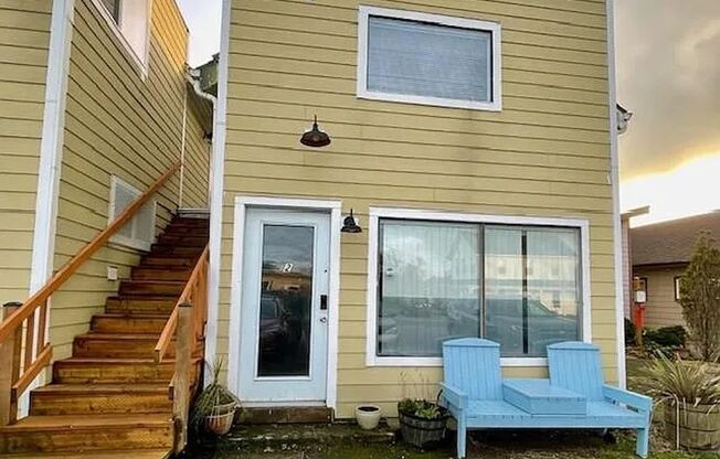 Spacious 2 Bedroom / 2 Bathroom Apartment in the Heart of Ocean Park – Available Now!