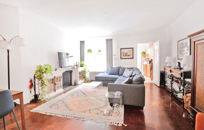 120 E 61 ST